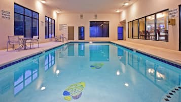 Una piscina cubierta