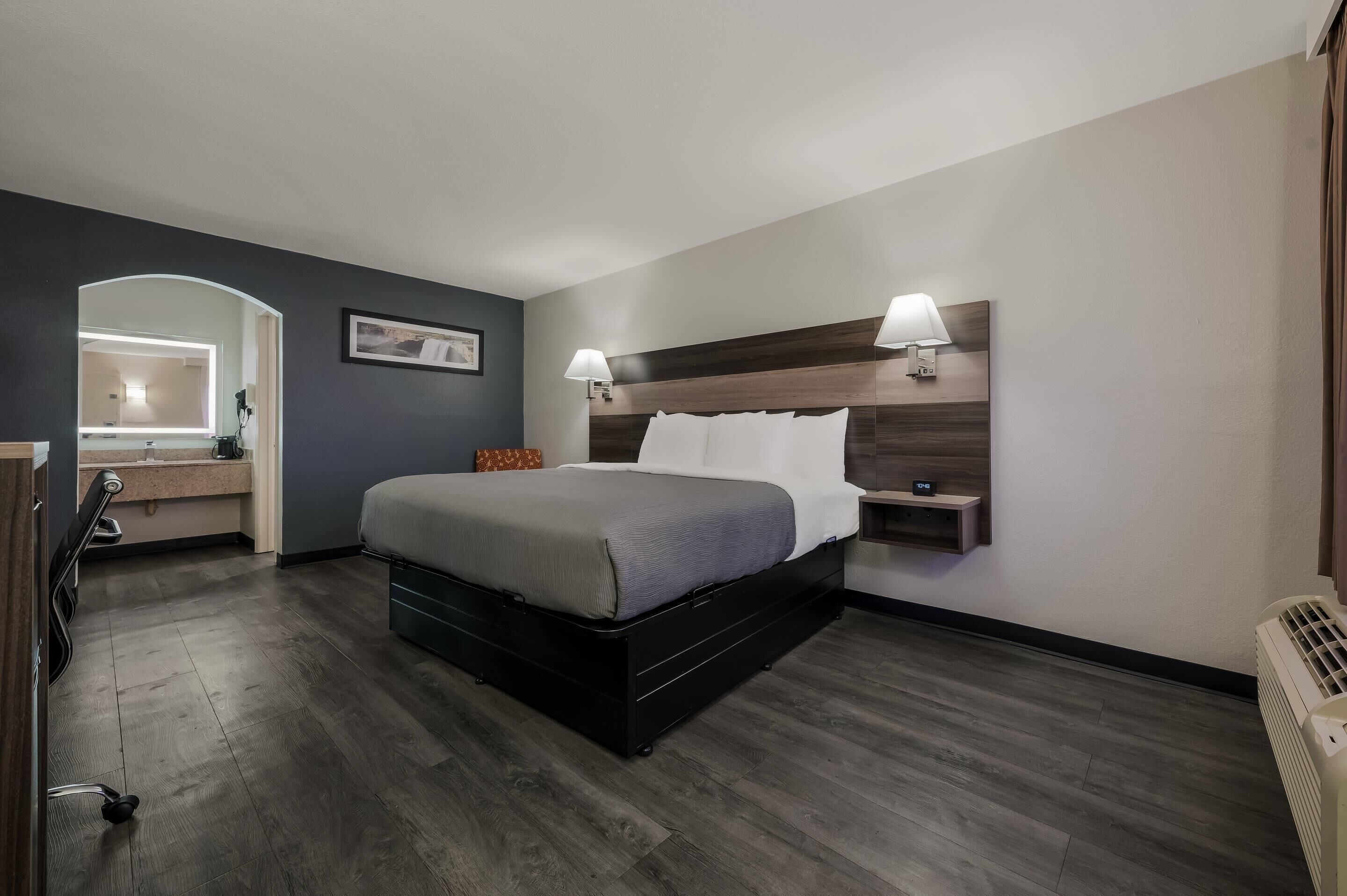 Phòng Tiêu chuẩn, 1 giường cỡ king, không hút thuốc | Màn/rèm cản sáng, phòng cách âm, truy cập Internet không dây miễn phí 