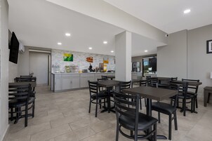 Desayuno continental incluido todos los días 