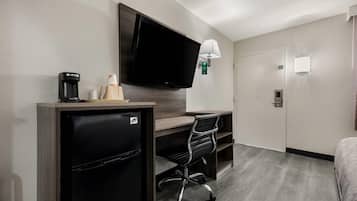 ستائر تعتيم وتجهيزات عازلة للصوت وواي فاي مجانًا وملاءات أسرّة