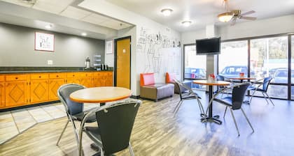 OYO Townhouse Inn Jacksonville near Little Rock Air Force Base
