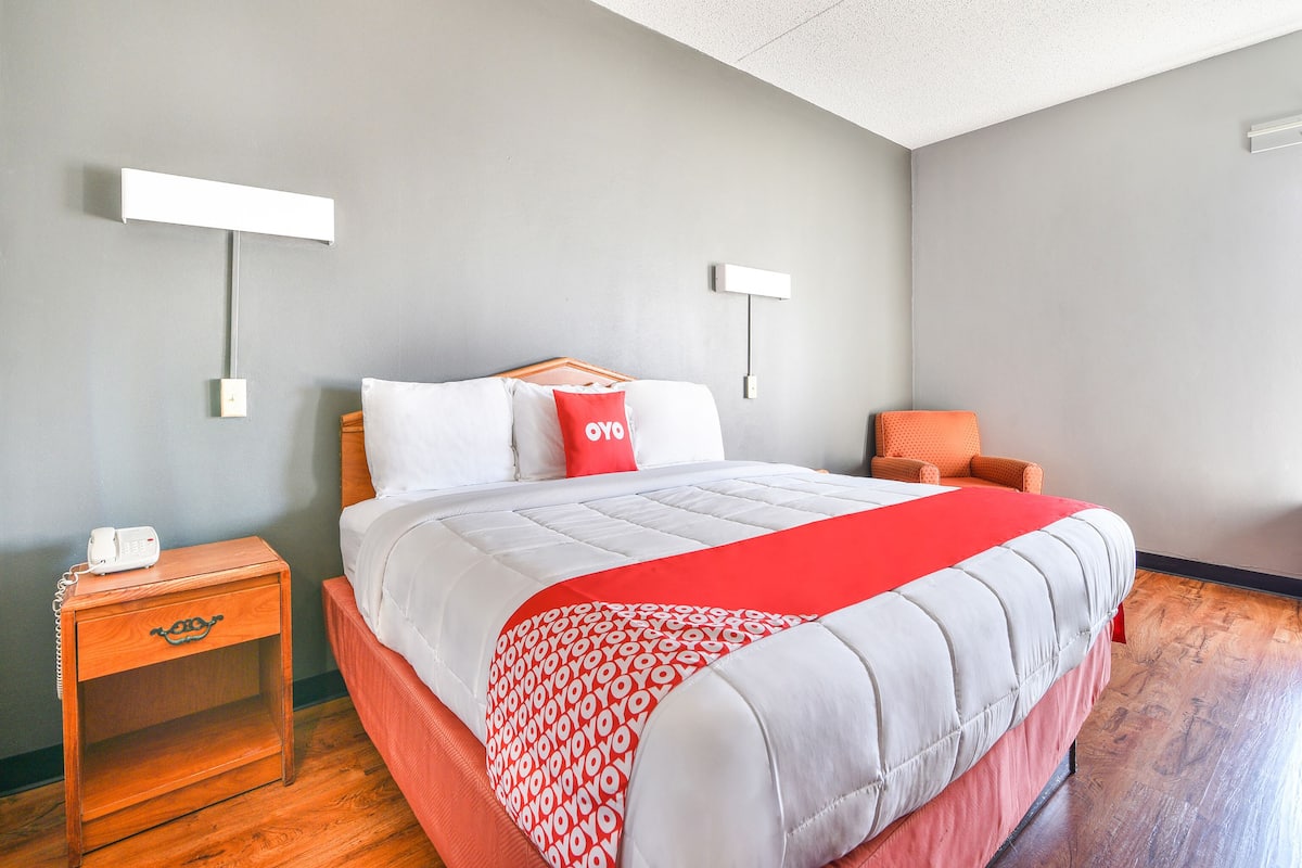 Desk, iron/ironing board, free WiFi, bed sheets