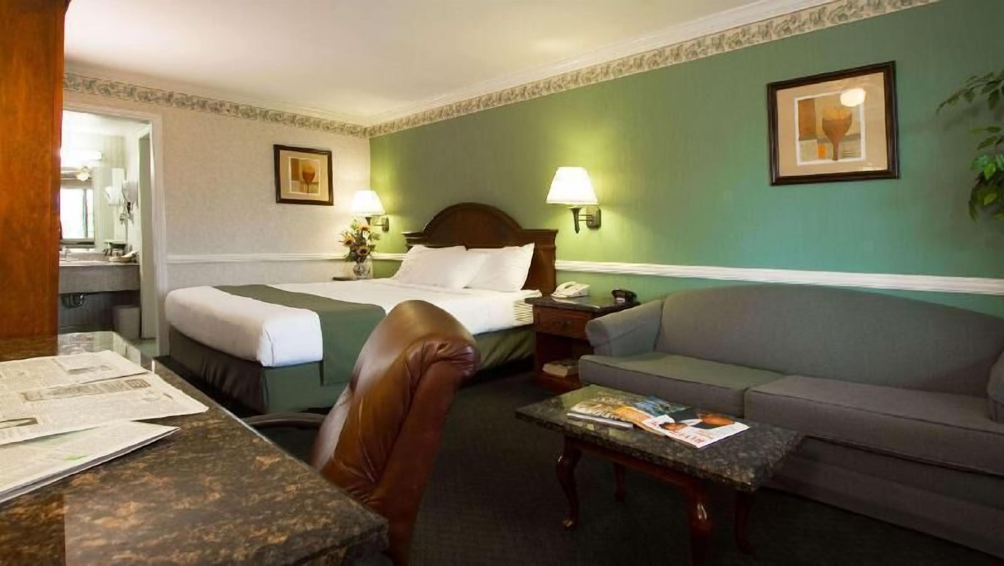 办公桌、熨斗/熨衣板、免费 WiFi、床单