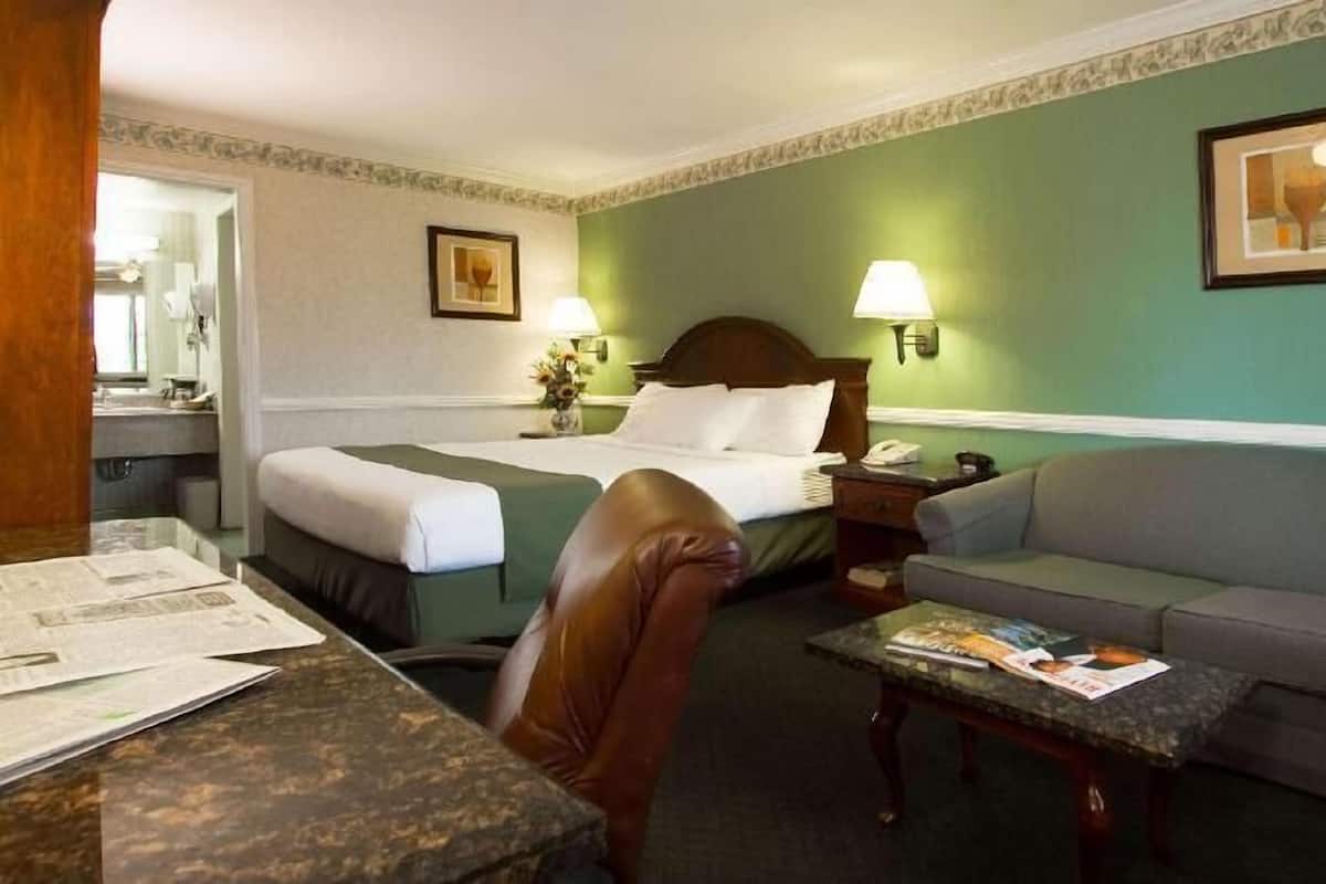Desk, iron/ironing board, free WiFi, bed sheets