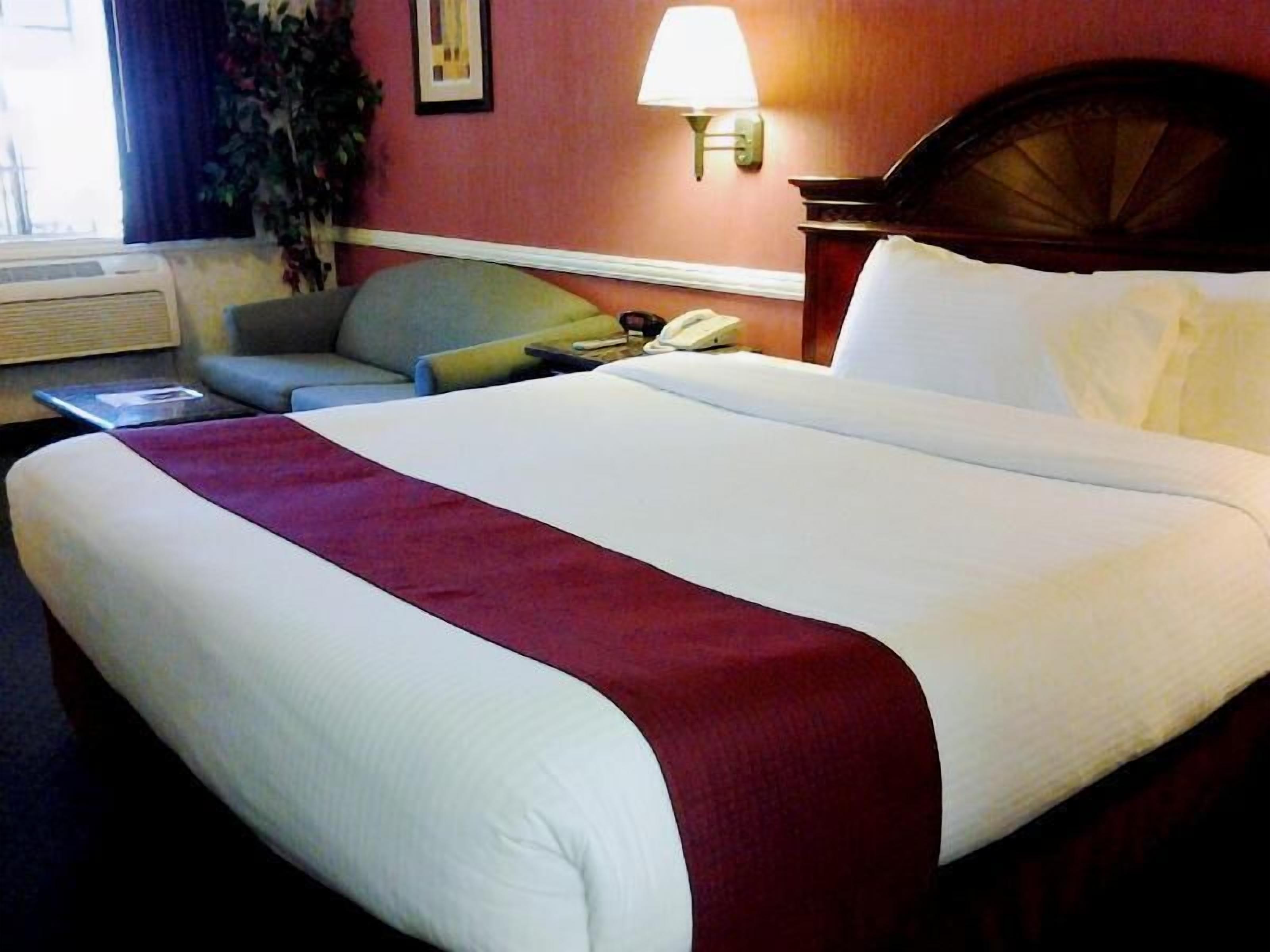 办公桌、熨斗/熨衣板、免费 WiFi、床单