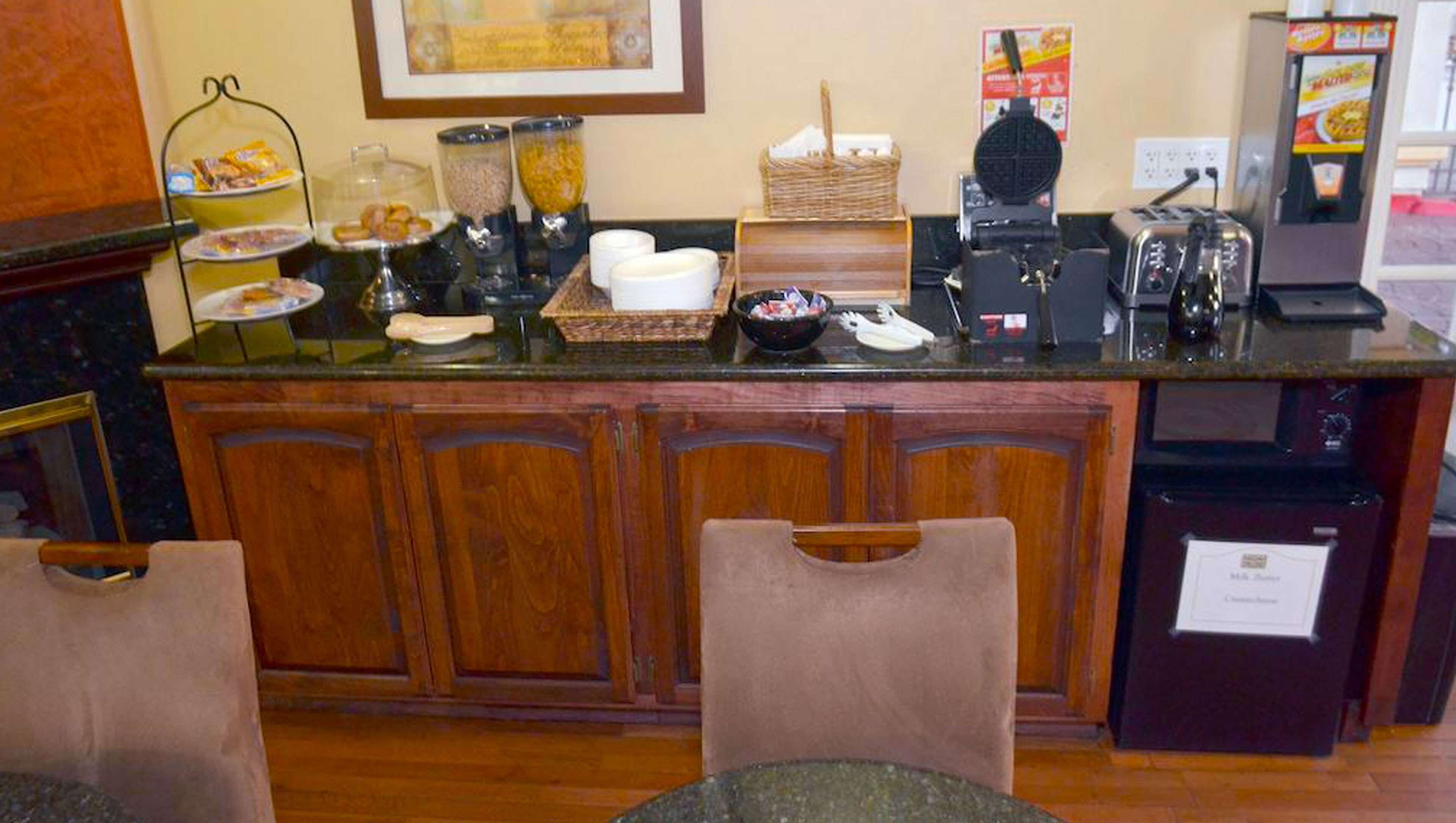 Photo - Dynasty Suites Hotel