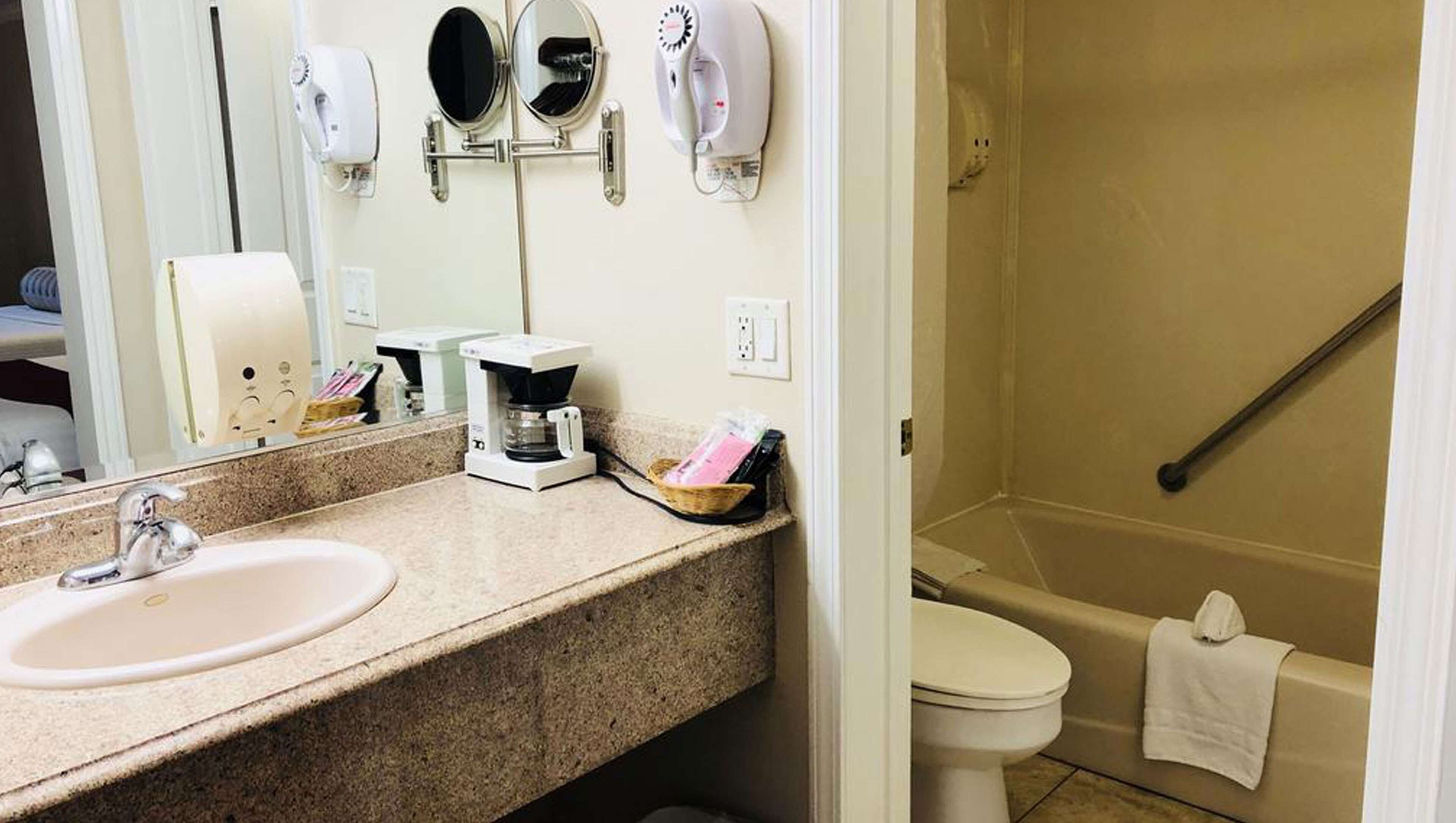 Photo - Dynasty Suites Hotel