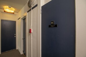 Economy Twin Room, Private Bathroom (Economy) | Bathroom