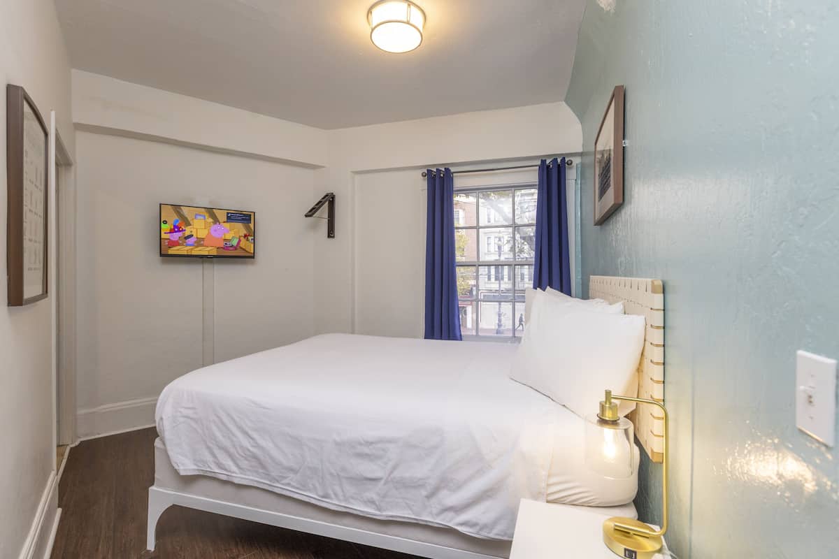 Economy Double Room, Ensuite | 1 bedroom, free WiFi