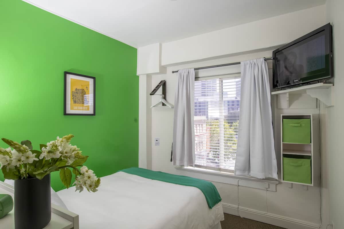 Economy Double Room, Ensuite | 1 bedroom, free WiFi