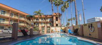 Super 8 by Wyndham Anaheim/Disneyland Drive