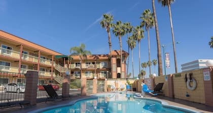 Super 8 by Wyndham Anaheim/Disneyland Drive