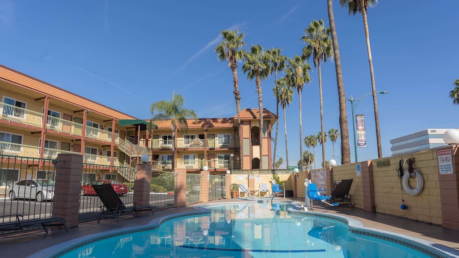 Super 8 by Wyndham Anaheim/Disneyland Drive