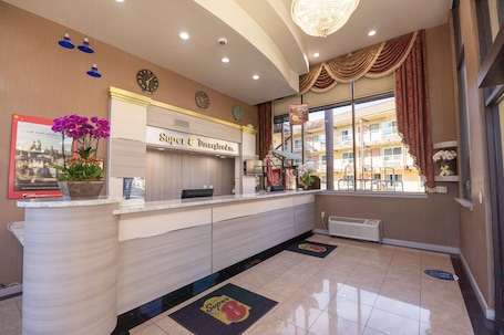 Lobby. Super 8 by Wyndham Anaheim/Disneyland Drive