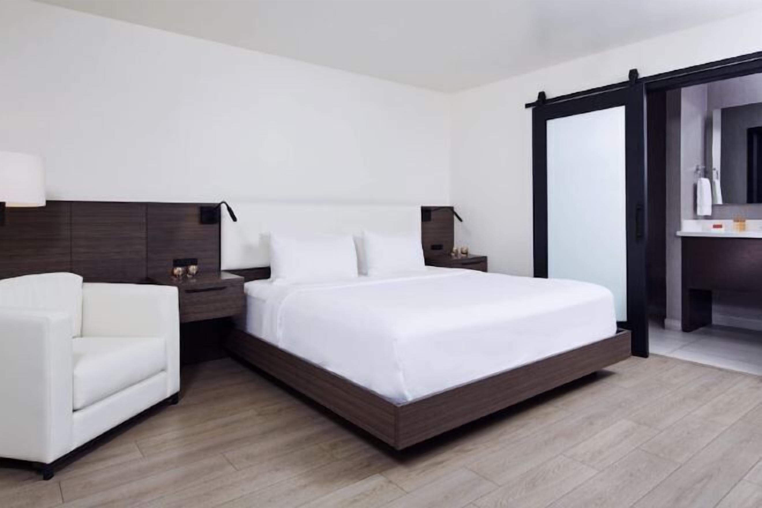 Ropa de cama de alta calidad y camas con pillow-top 