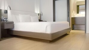 Deluxe Room, 1 King Bed | Premium bedding, pillowtop beds, in-room safe, desk