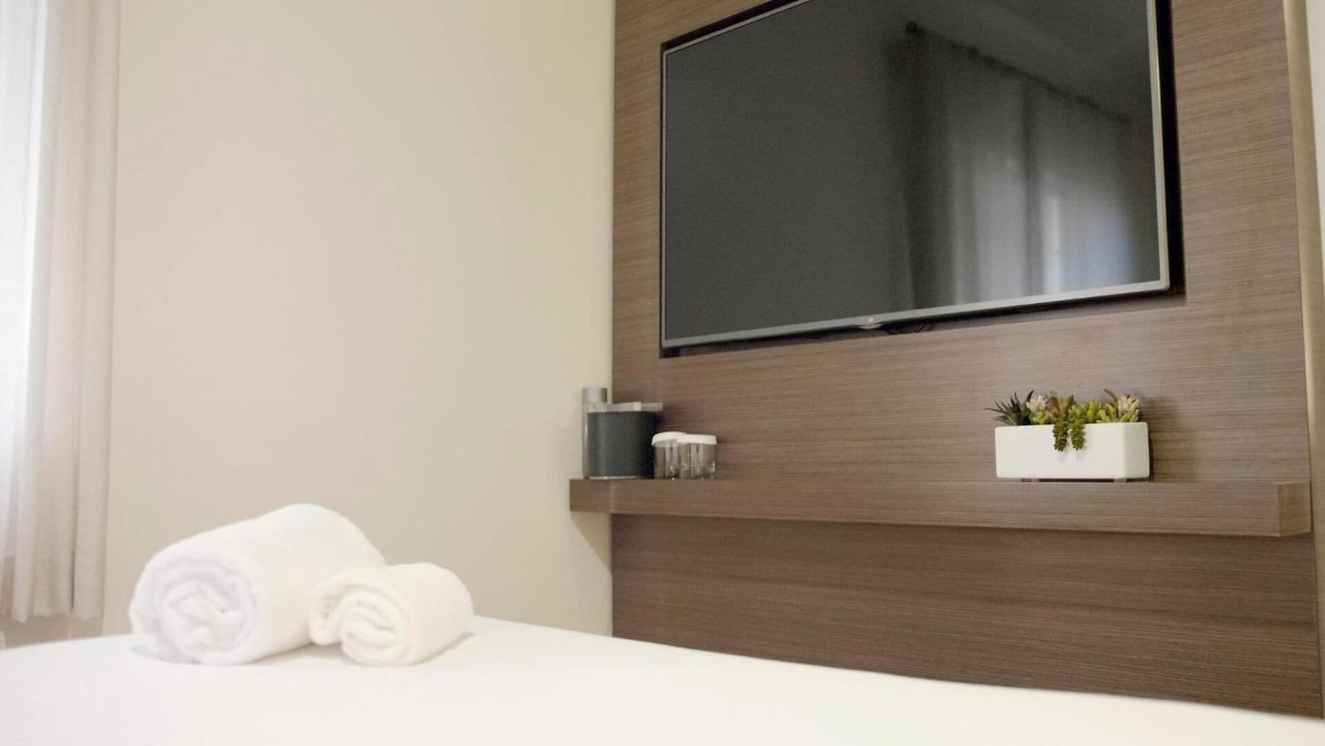 junior suite, 1 king bed | premium bedding, pillow-top beds, in-room safe, desk