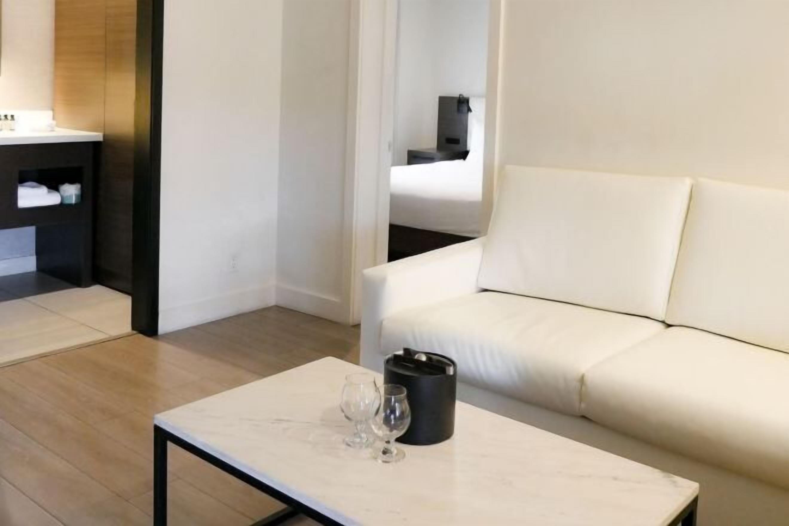 Ropa de cama de alta calidad y camas con pillow-top 