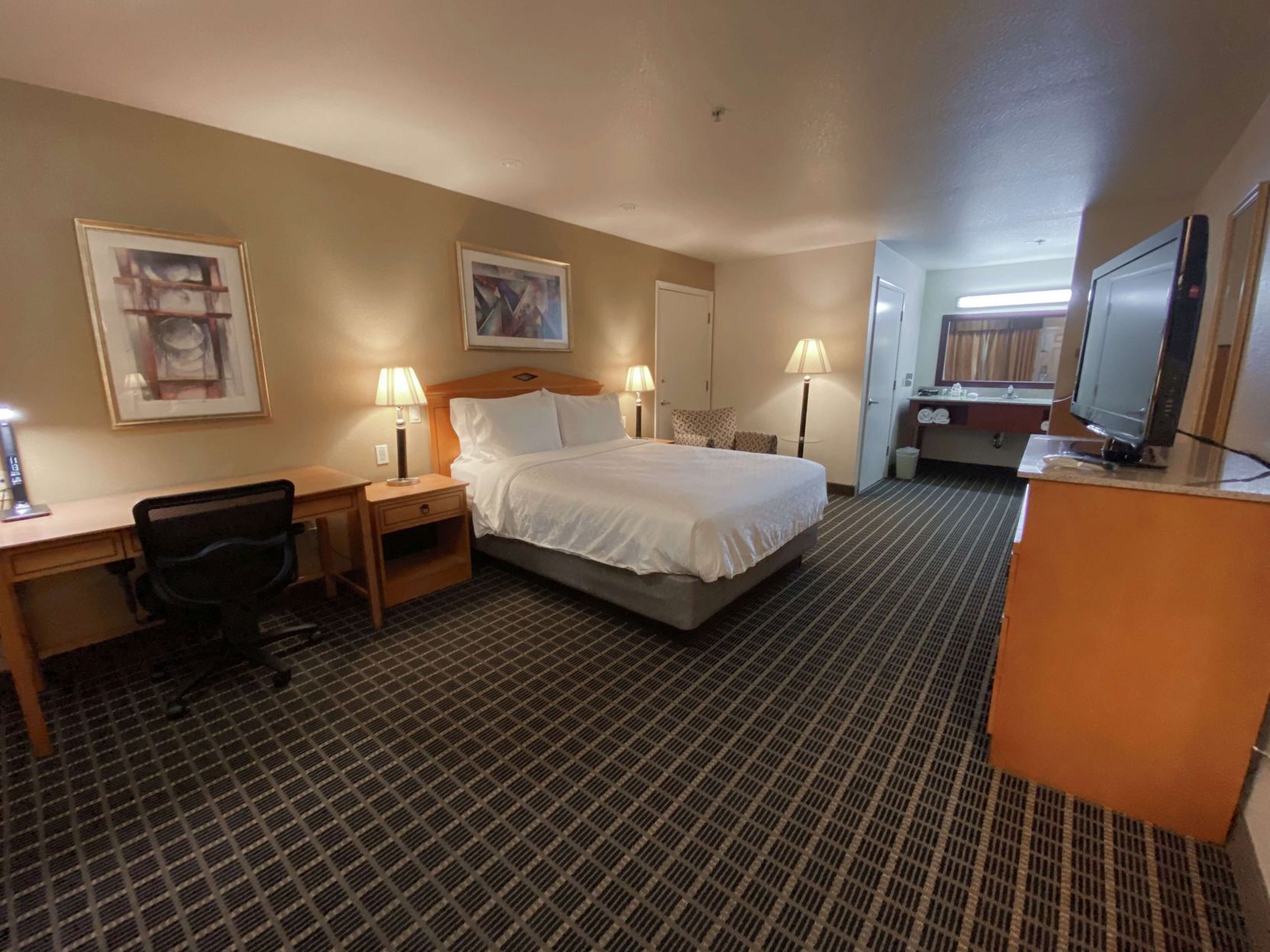 Lakens van Egyptisch katoen, luxe beddengoed, een kluis op de kamer