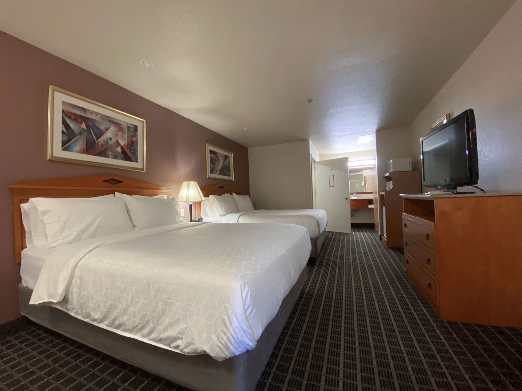 Lakens van Egyptisch katoen, luxe beddengoed, een kluis op de kamer