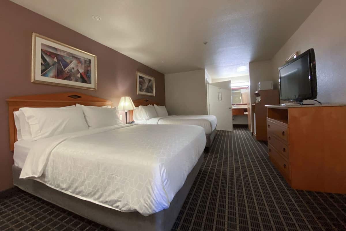 Egyptian cotton sheets, premium bedding, in-room safe