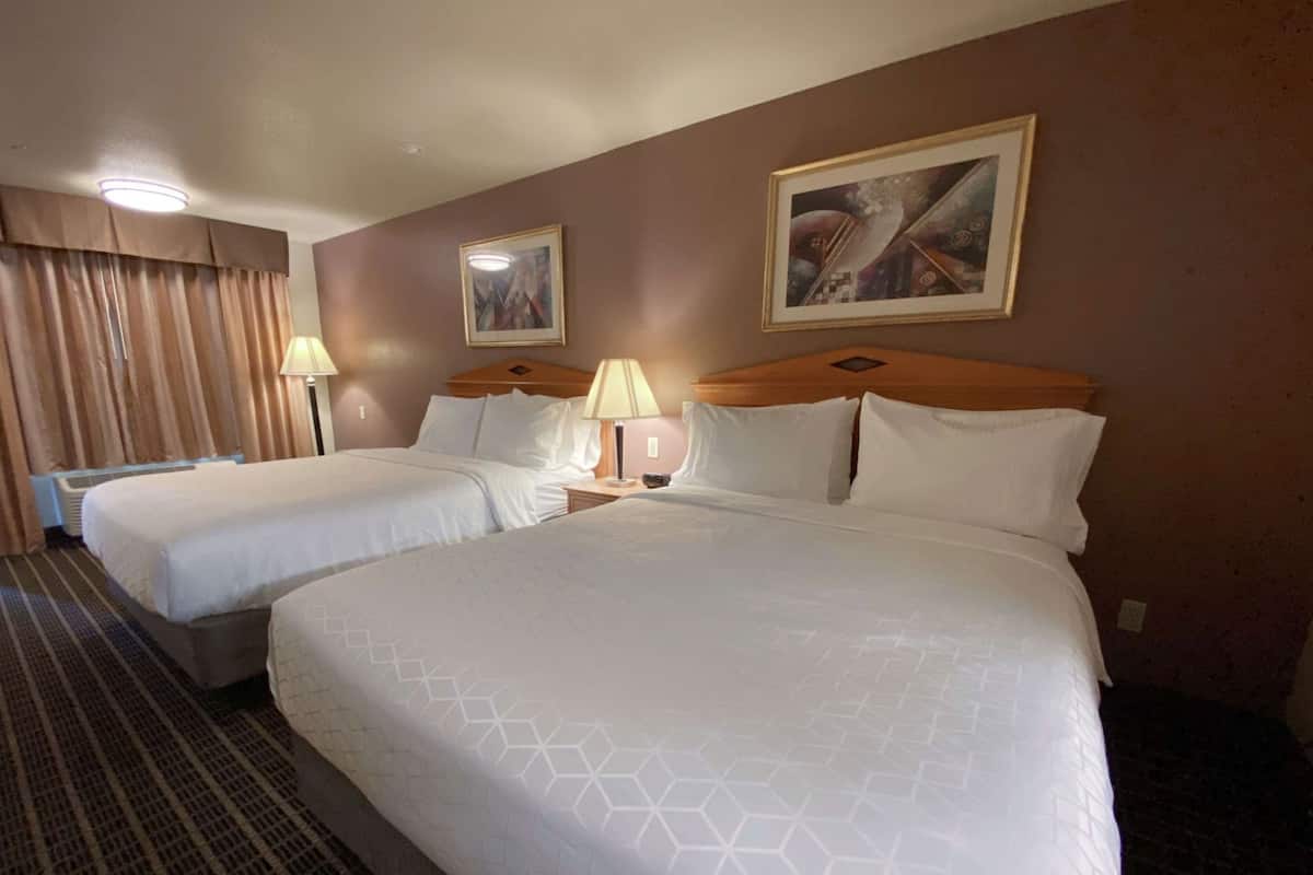 Egyptian cotton sheets, premium bedding, in-room safe