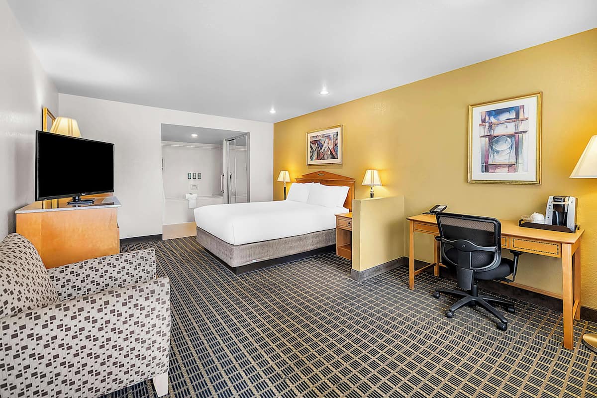Egyptian cotton sheets, premium bedding, in-room safe