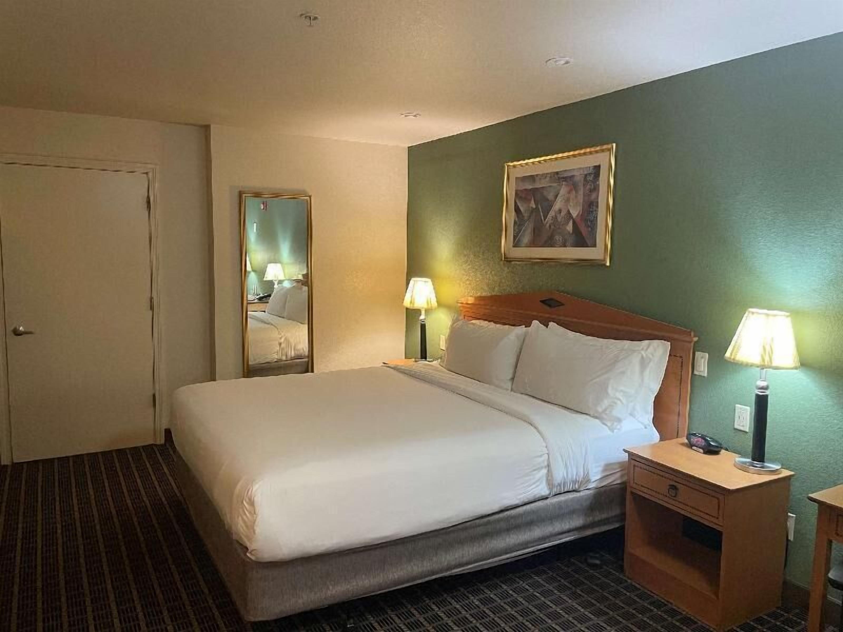 Egyptian cotton sheets, premium bedding, in-room safe