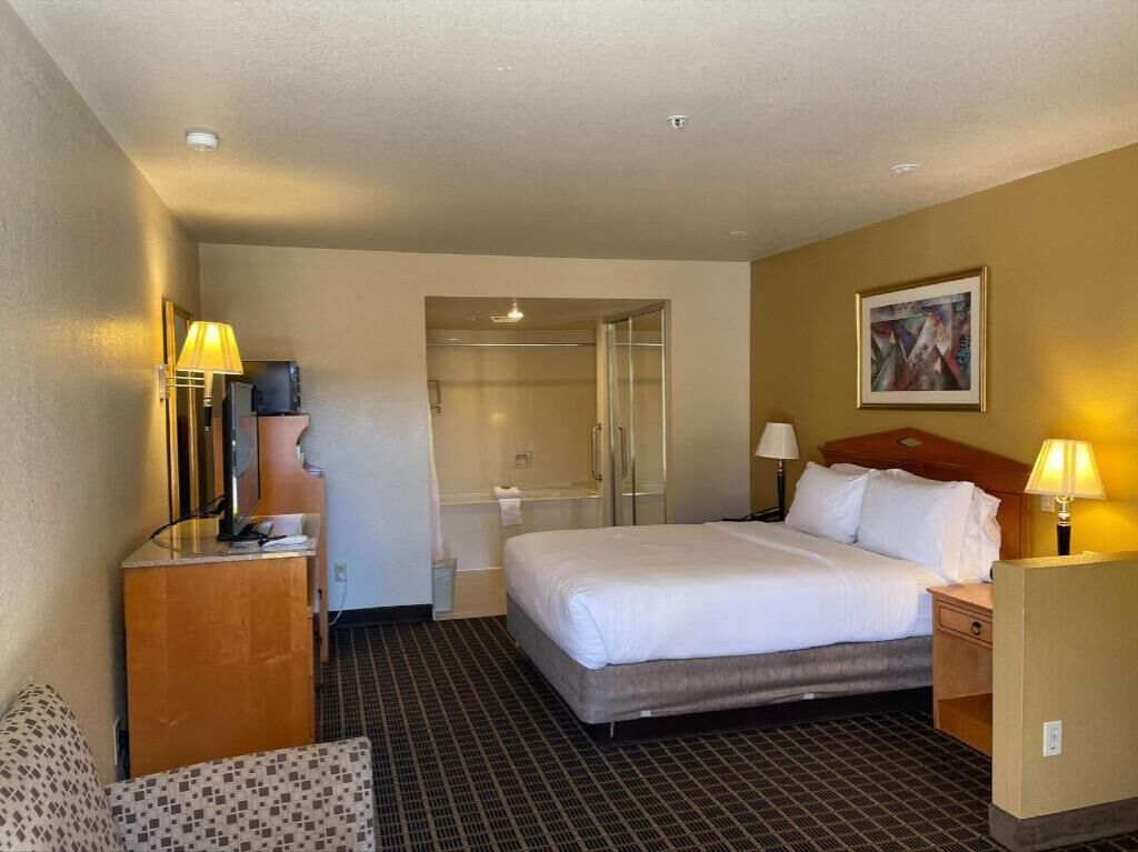 Egyptian cotton sheets, premium bedding, in-room safe