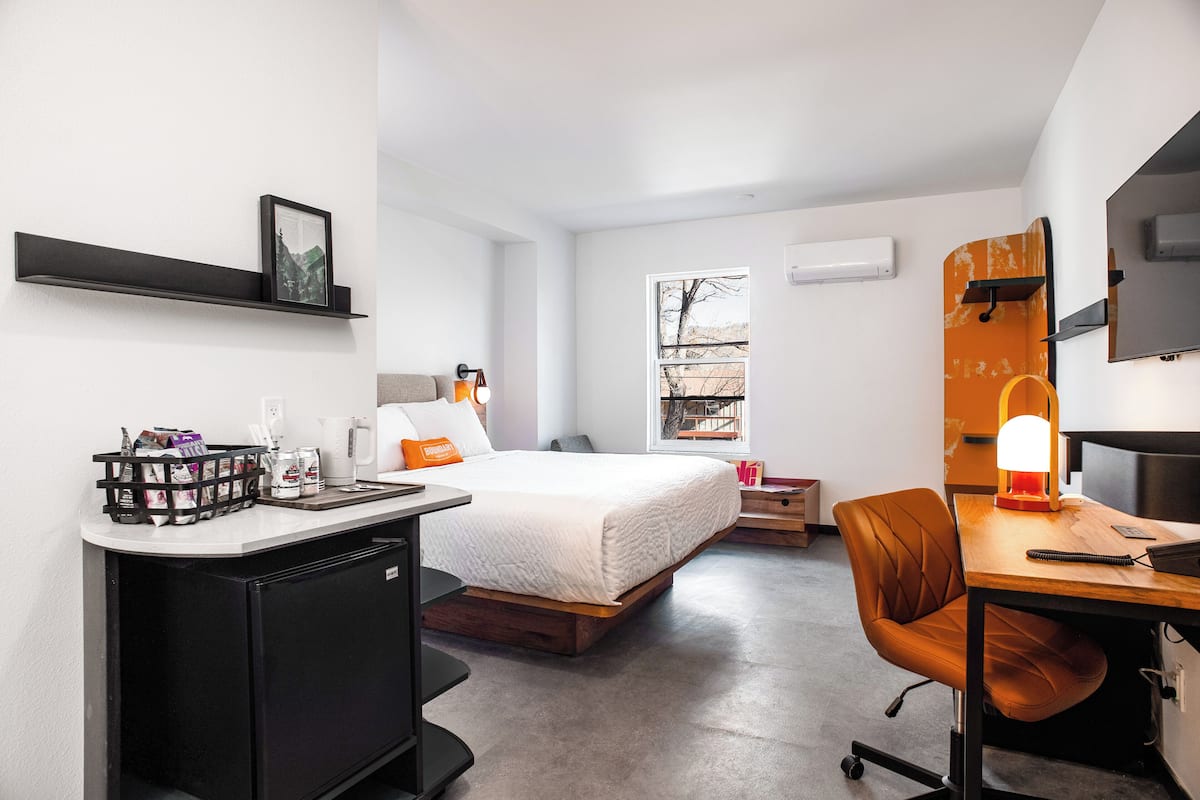 In-room safe, desk, laptop workspace, free WiFi