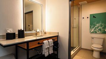 Tina con regadera, amenidades de baño gratuitas, secadora de cabello