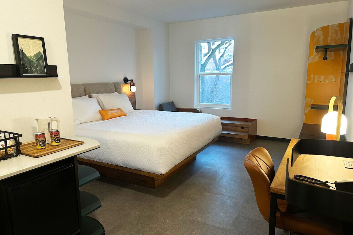 In-room safe, desk, laptop workspace, free WiFi