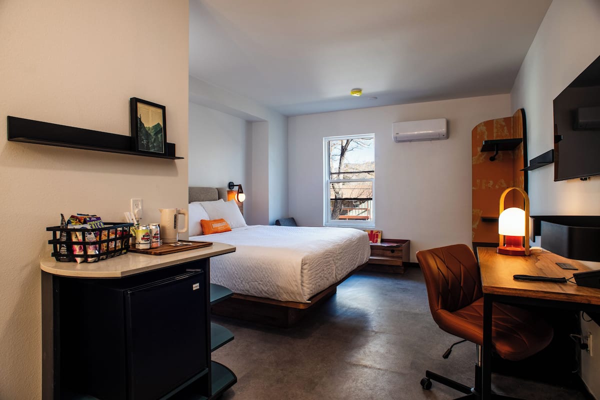 In-room safe, desk, laptop workspace, free WiFi