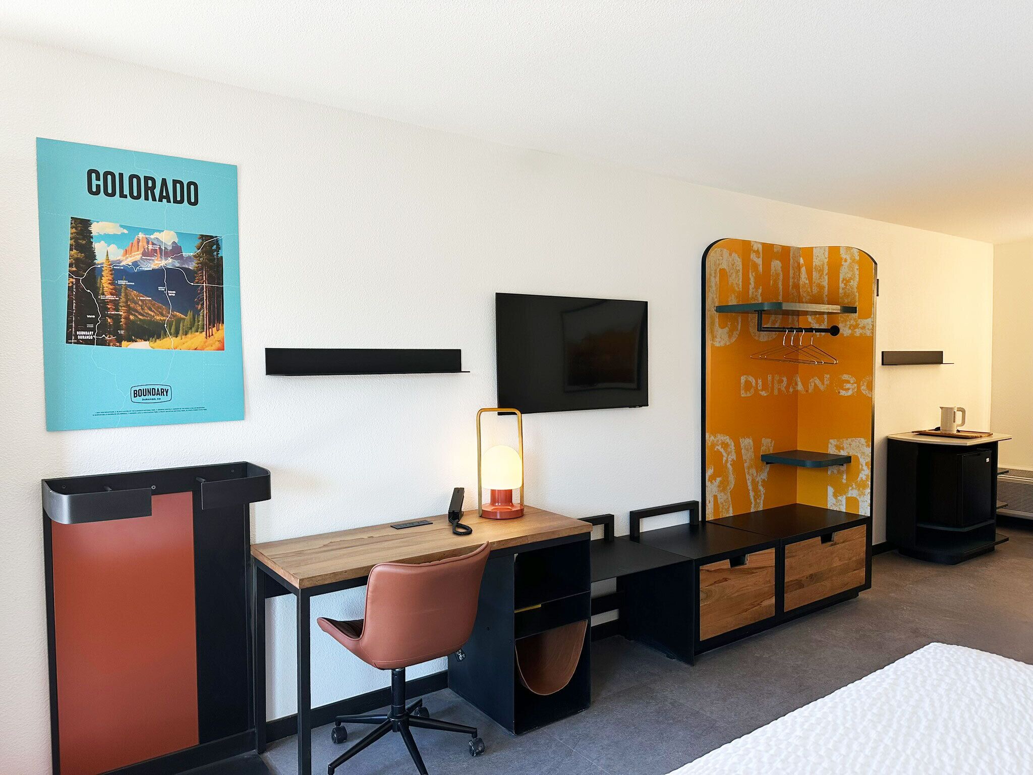 客房內保險箱、書桌、筆電工作空間、免費無線 上網