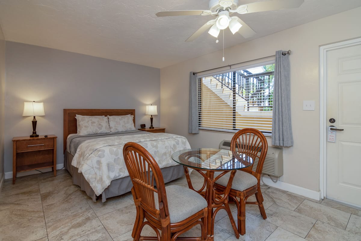 Room, 1 Queen Bed, Kitchenette | Iron/ironing board, cribs/infant beds, rollaway beds, free WiFi