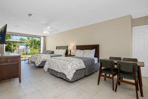 Deluxe Room (Efficiency) | Iron/ironing board, cribs/infant beds, rollaway beds, free WiFi - Fairways Inn of Naples (Naples)