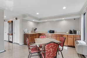Lobby - Regency Inn Near Boardwalk & Hurlburt Field (Fort Walton Beach)