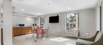 Regency Inn Near Boardwalk & Hurlburt Field