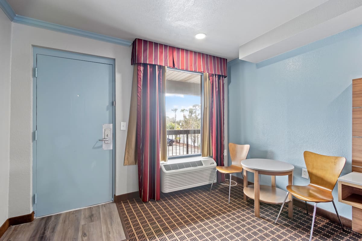 Blackout drapes, free WiFi, bed sheets