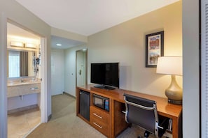 Desk, laptop workspace, iron/ironing board, free WiFi