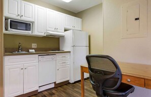 Deluxe Studio, Multiple Beds, Non Smoking | Desk, free WiFi, bed sheets - Extended Stay America Select Suites Atlanta Buckhead (Atlanta)