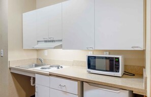 Full-size fridge, microwave, stovetop