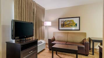 Estúdio luxo, 1 cama King e sofá-cama, para não fumantes | Escrivaninha, Wi-Fi de cortesia, roupa de cama