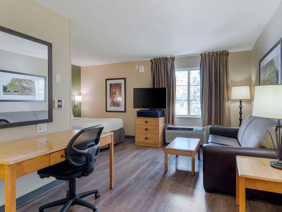 Estúdio luxo, 1 cama Queen e sofá-cama, para não fumantes | Escrivaninha, Wi-Fi de cortesia, roupa de cama