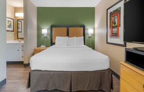 Deluxe Studio, 1 Queen Bed with Sofa bed, Non Smoking | Desk, free WiFi, bed sheets