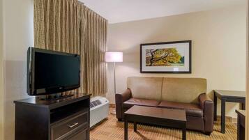 Deluxe Studio, 1 King Bed with Sofa bed, Non Smoking | Desk, free WiFi, bed sheets