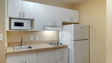 Full-size fridge, microwave, stovetop