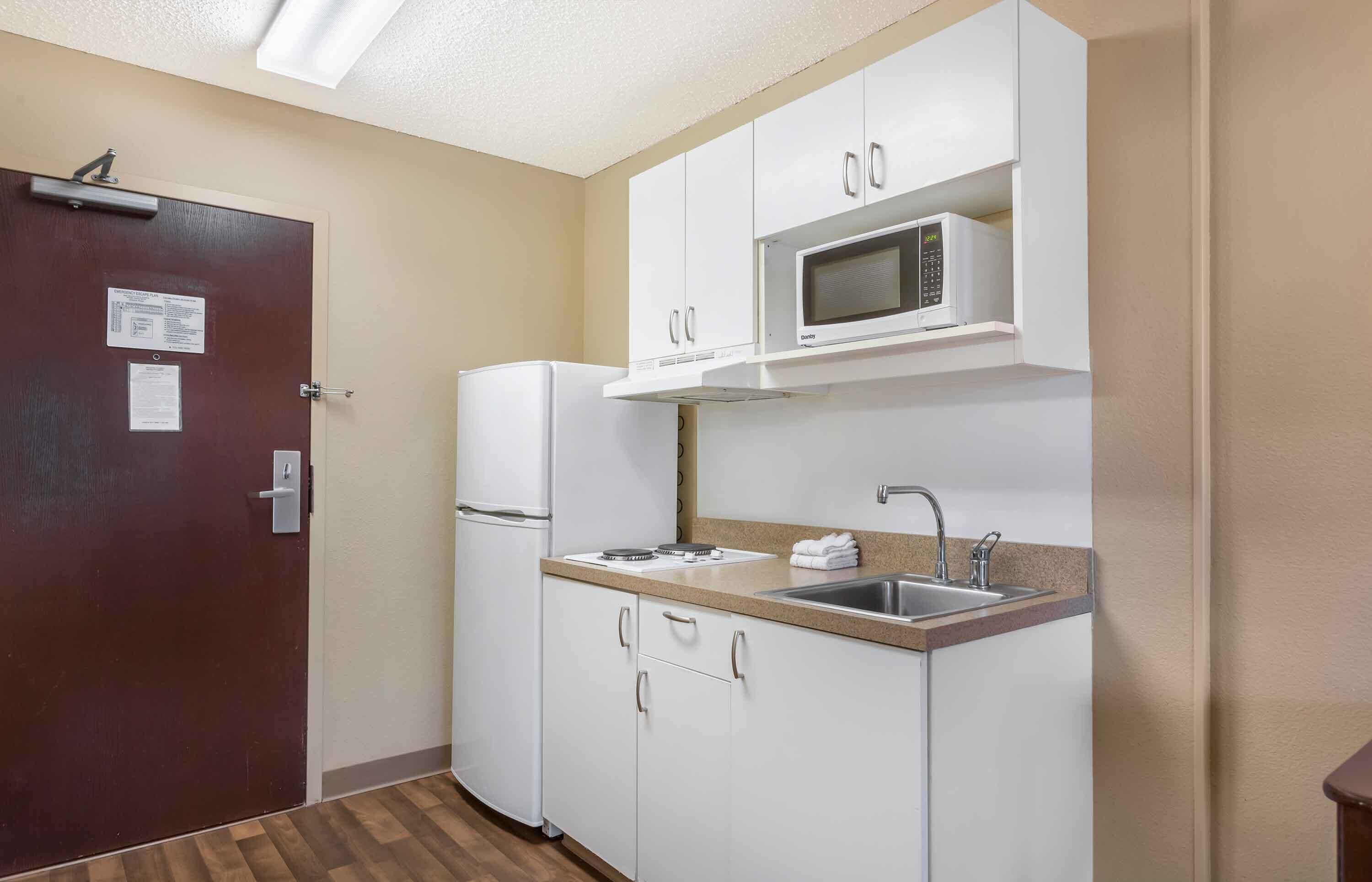 Studio, 1 King Bed, Non Smoking | Private kitchen | Coffee/tea maker, fridge, microwave, stovetop