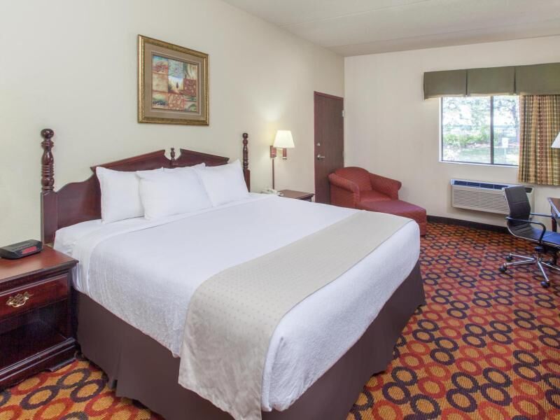 Desk, laptop workspace, iron/ironing board, free WiFi