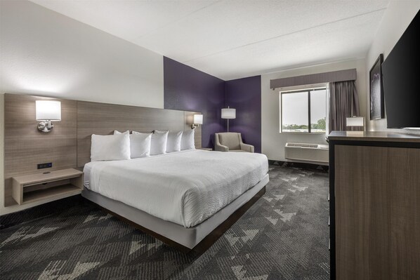 Standard Room, 1 King Bed, Accessible, Bathtub | Desk, iron/ironing board, free WiFi, bed sheets